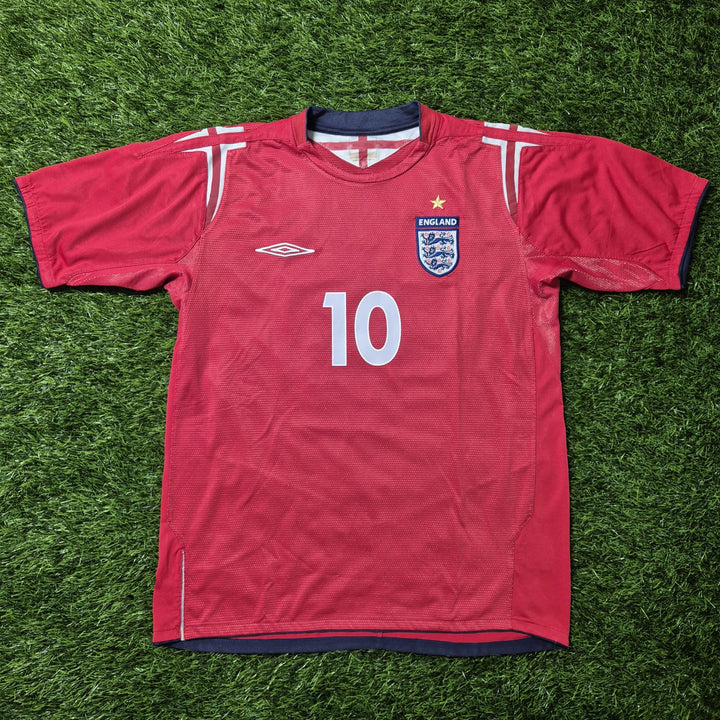 England 2004 away